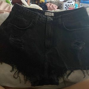 Black short from forever 21💯